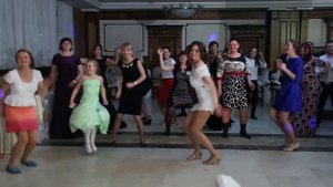 Танец невесты и подружек на свадьбе