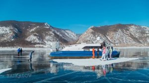 Лед Байкала - опасный но очень красивый