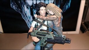 Review! 2016 Neca “Rescuing Newt” 2-Pack From Aliens Film!