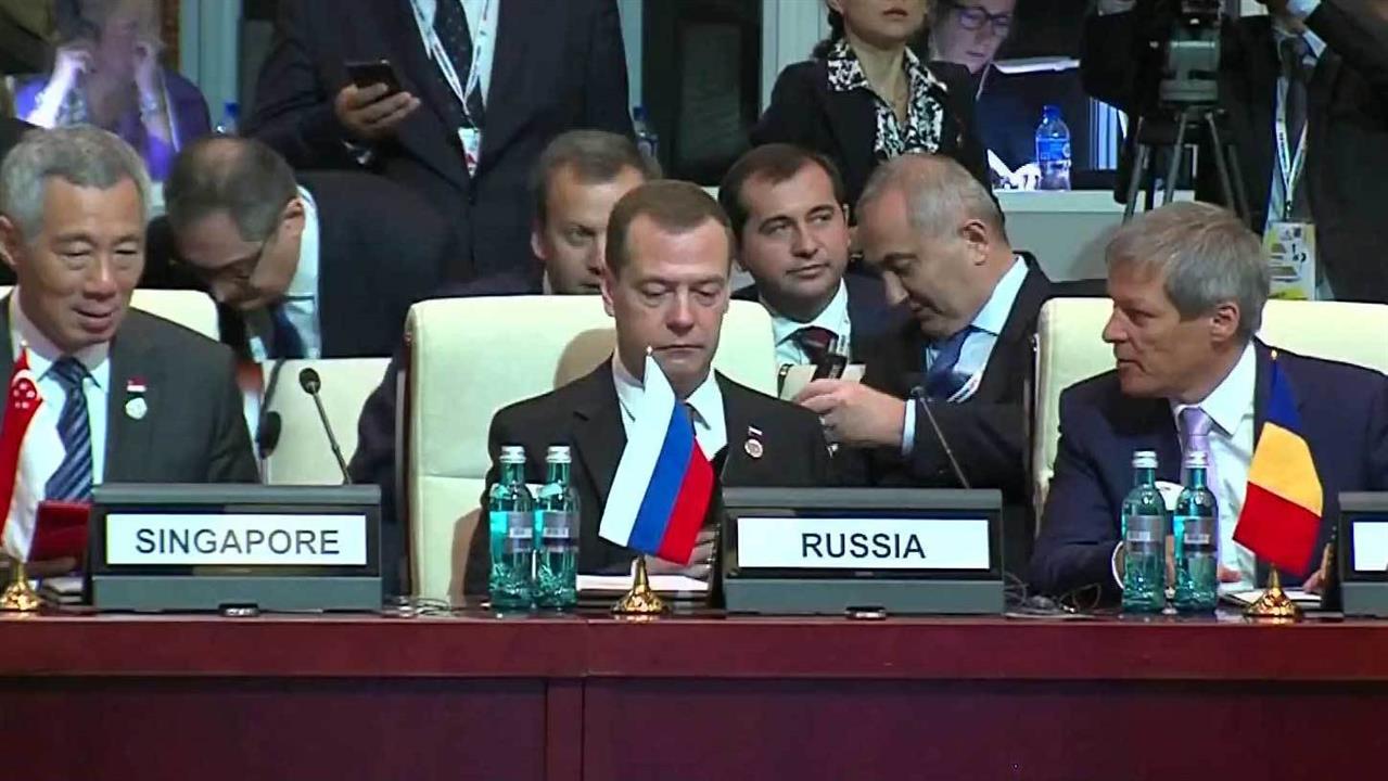 С минуты молчания в связи с трагедией в Ницце началось сегодня пленарное заседание форума АСЕМ