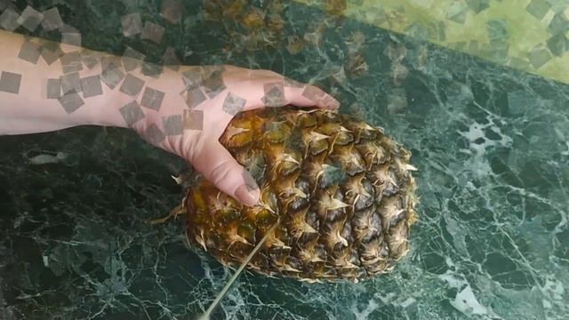 Как нарезать ананас красиво и быстро / Фруктовая нарезка на праздничный стол
