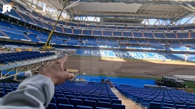 ? ¡¡ EL QUINTO CÉSPED YA ESTÁ AQUÍ !! ? REANUDAN LOS TRABAJOS ? Obras Santiago Bernabéu 2/5/2023 ? смотреть онлайн