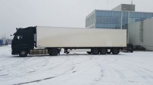 Полуприцеп рефрижератор Кроне с поворотной осью, маневрирование