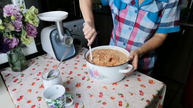 Кабачковая икра  (с майонезом и томат. пастой)