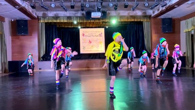 Рок-н-Ролл от Ярославы | Акробатические трюки для детей | Tiki Taki Cook смотреть онлайн