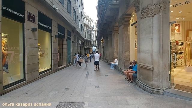 Испания Каталония Город Лерида Главная улица с магазинами и кафе. Spain Catalonia Lerida City
