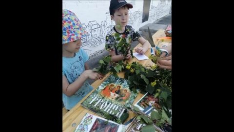 Троица, троица, земля травой покроется !