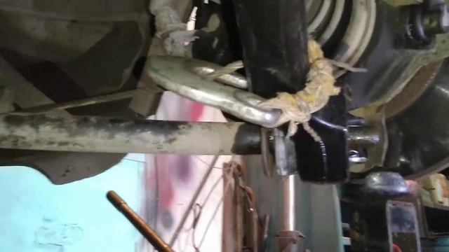 Меняю правый рычаг на Ауди 100 С45. смотреть онлайн