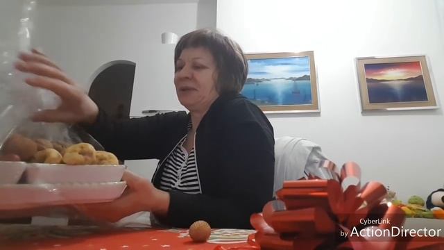 Подарили корзину вкусностей