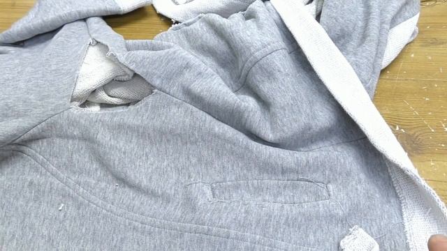 Заплатки подмышками рукава. Ремонт спортивной кофточки.