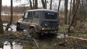 Мерседес гелендваген против Уаз. Штурмуем реку. hard off road
