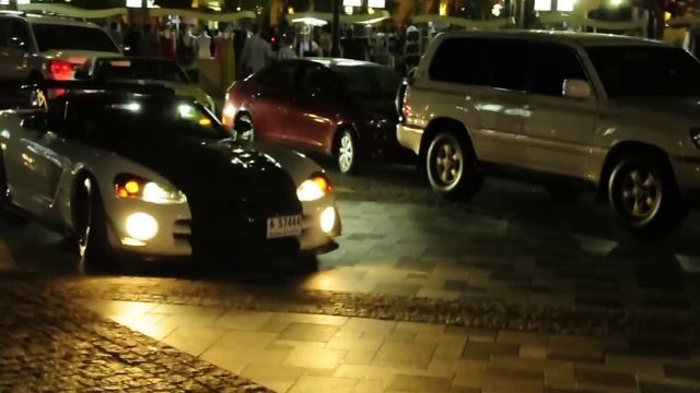 Nissan Juke-R , GT-R , Shelby Mustang and Dodge Viper ACR at Jumeriah Walk смотреть онлайн