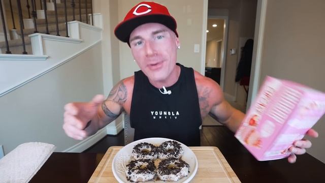 THESE LOW CALORIE FROSTED OREO DONUTS ARE A GAMECHANGER! | Easy High Protein Dessert Recipe! смотреть онлайн