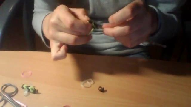 как делать пчёлку из резинок смотреть онлайн