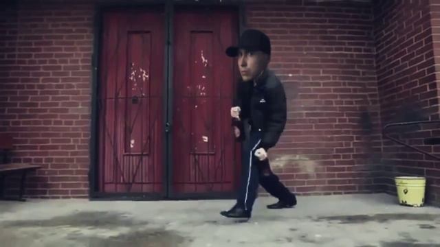 КРАСНОЕ ДЕРЕВО - УЧИЛ УШУ