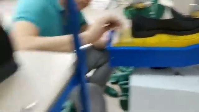 Прогулка по цеху обувной цех смотреть онлайн
