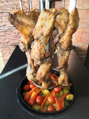 Тот самый шашлычок. (Рецепт жареных крыльев с овощами в тандыре)