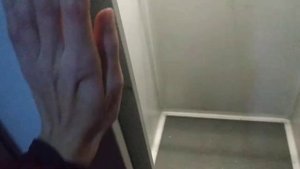 Как должен работать реверс дверей лифта