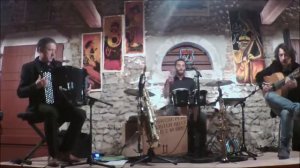 "Chorinho Pra Ele" Live   Gilles CUZACQ, avec  Arnaud JUAN ( guitar) et Aurélien ARJO (drums)