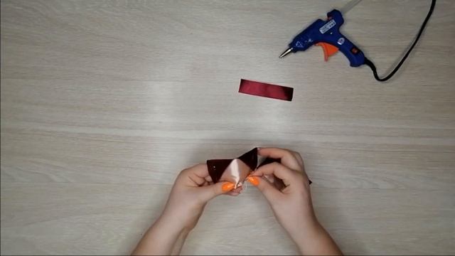 Простой мастер-класс по изготовлению бантика из атласных лент смотреть онлайн