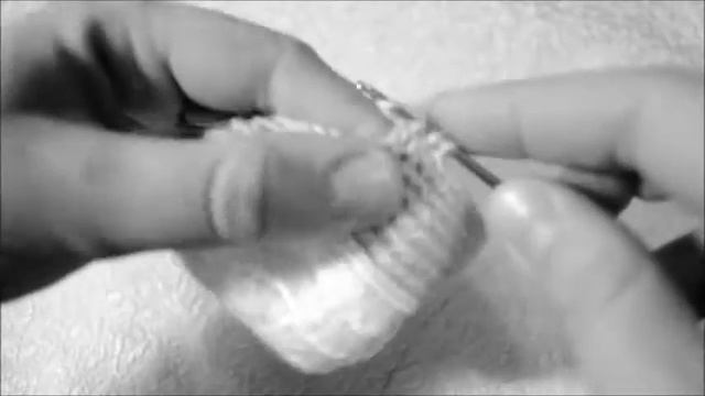 Вяжем детские пинетки крючком "Зимняя сказка". Knit baby booties crochet "Winter's Tale" смотреть онлайн