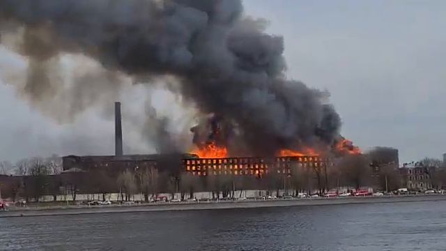 ПОЖАР НА НЕВСКОЙ МАНУФАКТУРЕ 12.04.2021. РЕАЛЬНЫЕ КАДРЫ. ПОЖАР В САНКТ ПЕТЕРБУРГ смотреть онлайн
