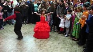 Чеченские дети танцуют