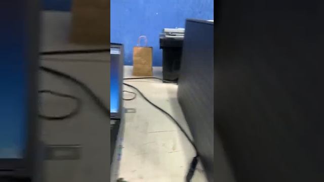 Nobreak APC 1Kva 220v / 220v Segurando dois servidores por 15 minutos смотреть онлайн