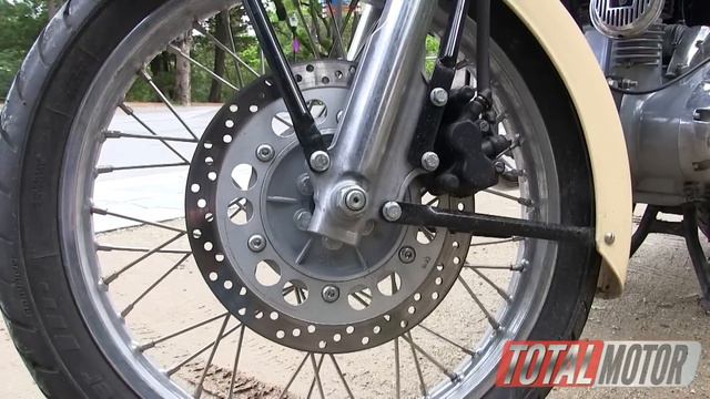 Royal Enfield Classic 500 | Prueba / Test / Review en español | Total Motor TV смотреть онлайн