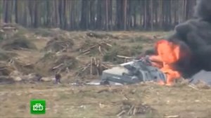 Падение вертолёта Ми-28 - Пилот сам выбирается из горящего вертолета