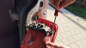 Как заменить лампочку стопа Volkswagen Touran