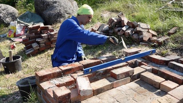 Кладка уличной печи. Рабочие будни печника. смотреть онлайн