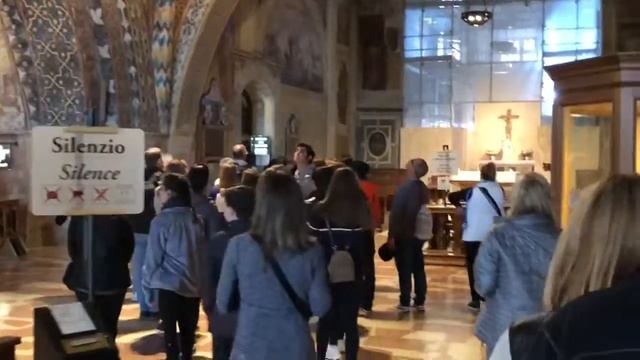 Inside the Basilica of San Francesco d’Assisi смотреть онлайн