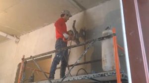 Штробление стен под проводку