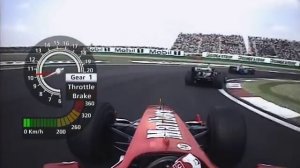Легендарный Михаэль Шумахер выходит из разворота и возвращается в гонку на Гран-при Китая 2004
