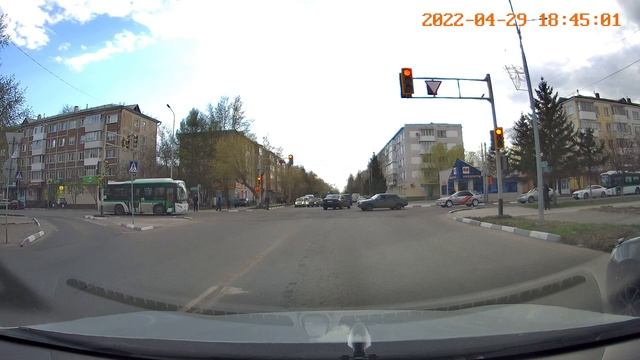 Как в Казахстане пропускают скорую помощь, красавцы! Жизнь одна. смотреть онлайн