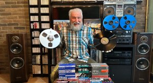 Вступительный ролик. Смотрим кассеты, катушки, пластинки, диски.