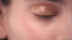 How to Get this Metallic Eyeshadow, Bright Lips and Glowy Skin Look – CHANEL Makeup Tutorials