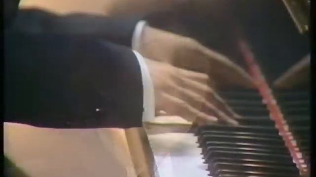 KATE BUSH-THIS WOMAN'S WORK-WOGAN-BBC 1-.DEC. 6. 1989. смотреть онлайн