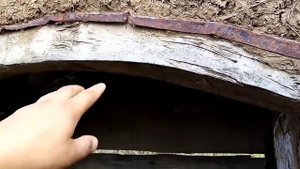 Саман. Дом 150-200лет, построен из очень старого материал самана,остались лишь стены.