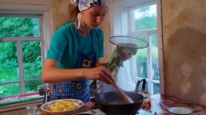 КАК ЖИВУТ ЛЮДИ В ДЕРЕВНЯХ РОССИИ _ ЧЕМ ПИТАЮТСЯ И ЧТО ВЫРАЩИВАЮТ А ЧТО РАСТЕТ САМО