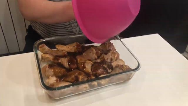 Куриные голени с соусом Терияки в духовке эпизод №405 смотреть онлайн