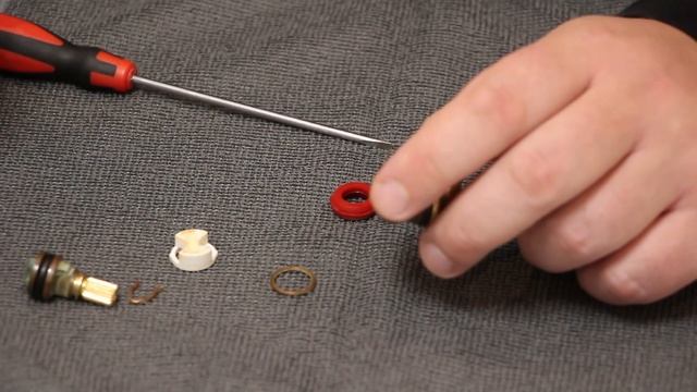 ТЕЧЕТ КРАН? РЕМОНТ КРАН - БУКСЫ ЗА 5 РУБЛЕЙ. КАК СЭКОНОМИТЬ НА РЕМОНТЕ КРАН - БУКСЫ ? ПРОВЕРЕНО! смотреть онлайн