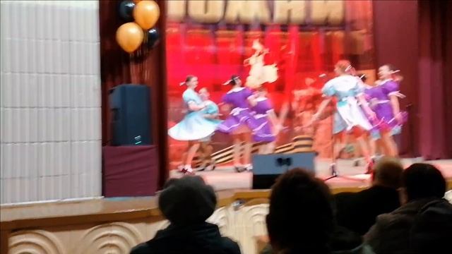 Танцевальная композиция "Майский вальс".Танцевальный коллектив "Деревенька" школы с.Анучино.