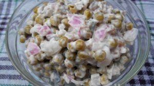 Салат из сельди с консервированным горошком