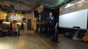 "Девчонка-девчоночка" под гитару / Степан Корольков / Бард - Кафе (кавер. Женя Белоусов)