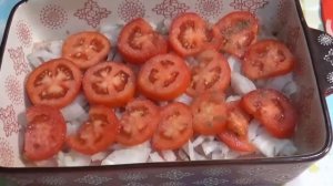 как приготовить куриную грудку в духовке с сыром и помидорами