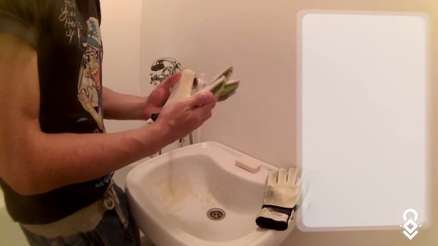 Как ухаживать за вратарскими перчатками смотреть онлайн