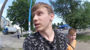 Богдан первый раз пробует шаурму