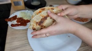 Мукбанг! Рецепт РОТИ лепешки, первый раз готовим. Поругались, муж лезит в мою готовку! Почти шаурма
